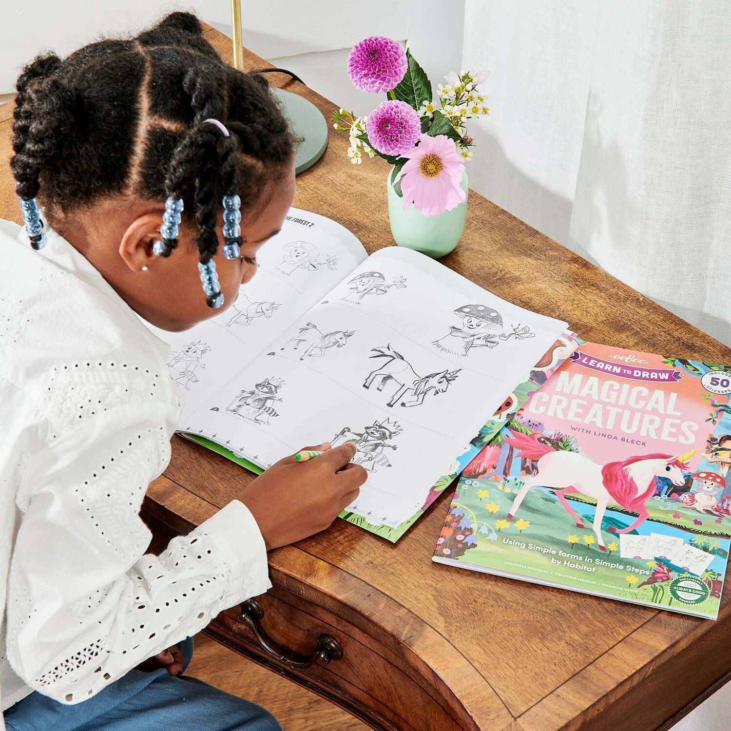 Learn to Draw Magical Creatures (Art book with Stickers)