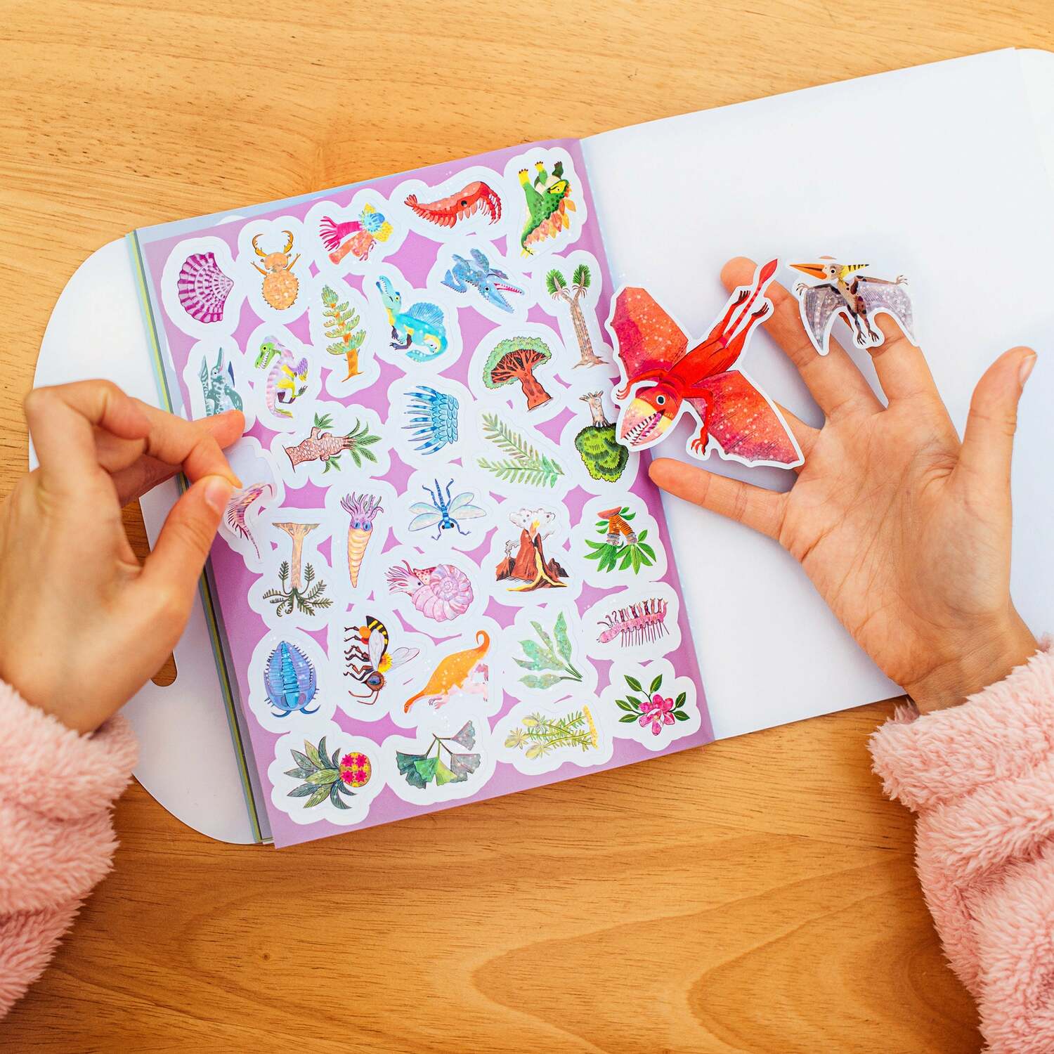 Dinosaurs (shiny sticker book)