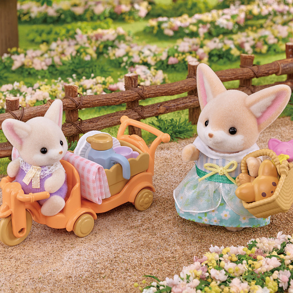 Calico Critters Sunny Picnic Set - Fennec Fox Sister & Baby